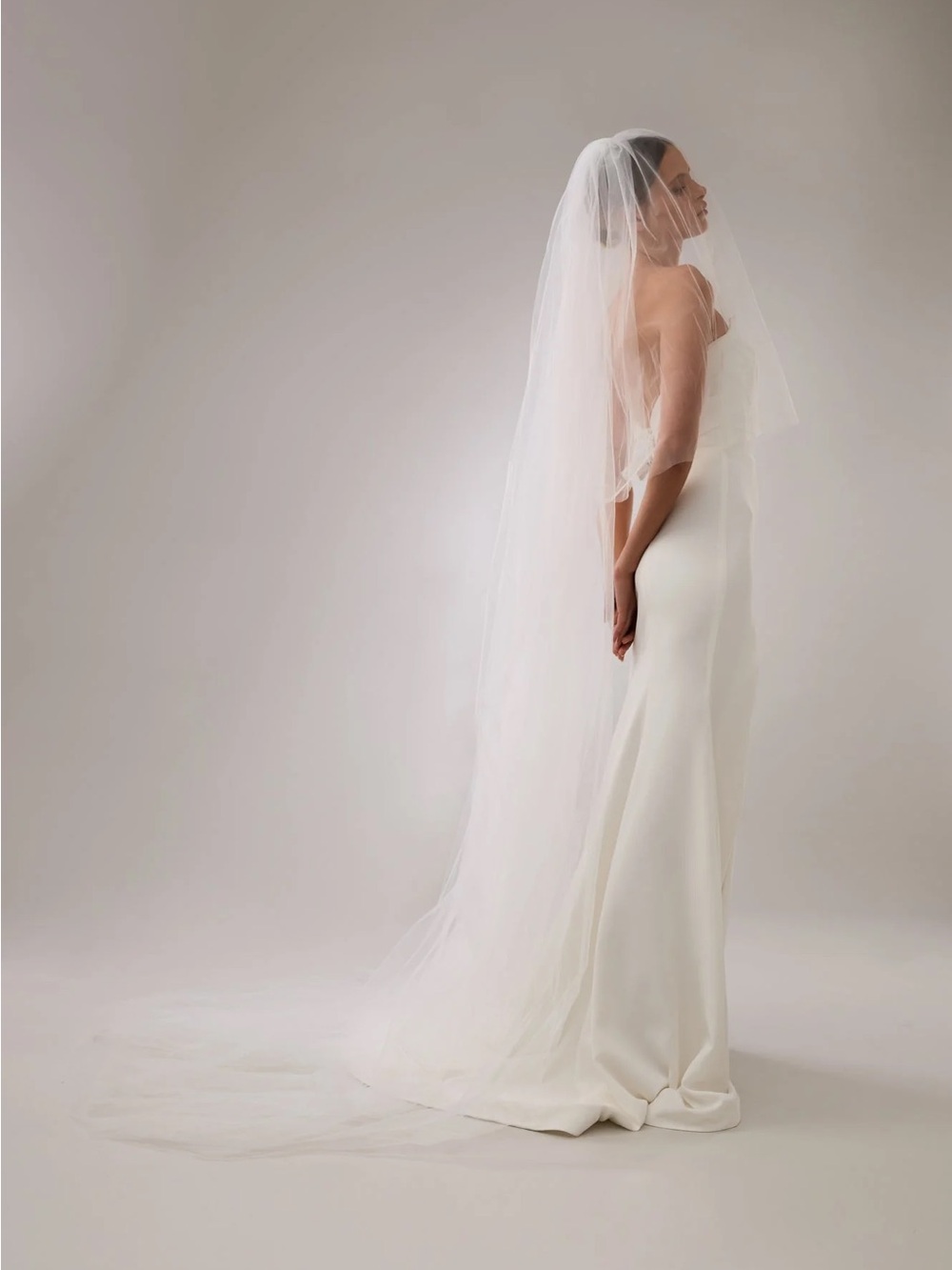 White Bridal Veil - Elegant Two-Tier Tulle Veil KYHA GIGI SHEATH VEIL NEW